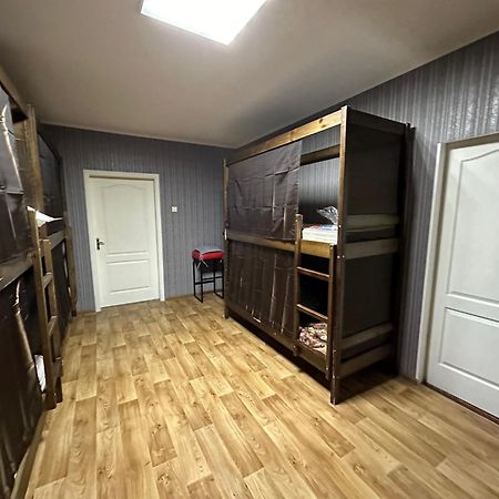 Ararat-Poznyaki Hostel Kiev Exterior foto